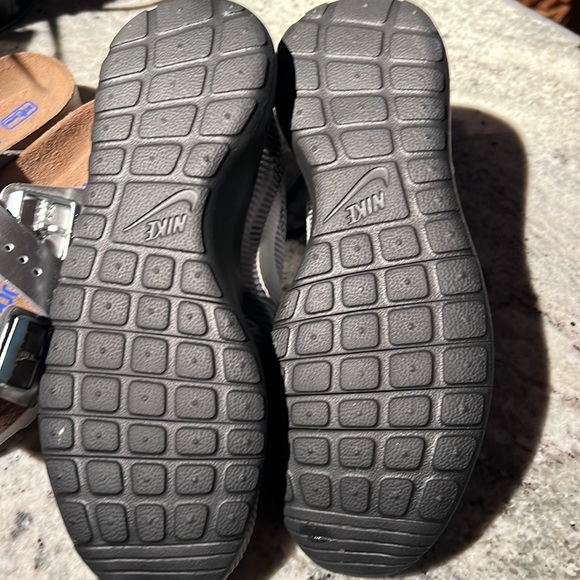 Nikes - Picture 3 of 4